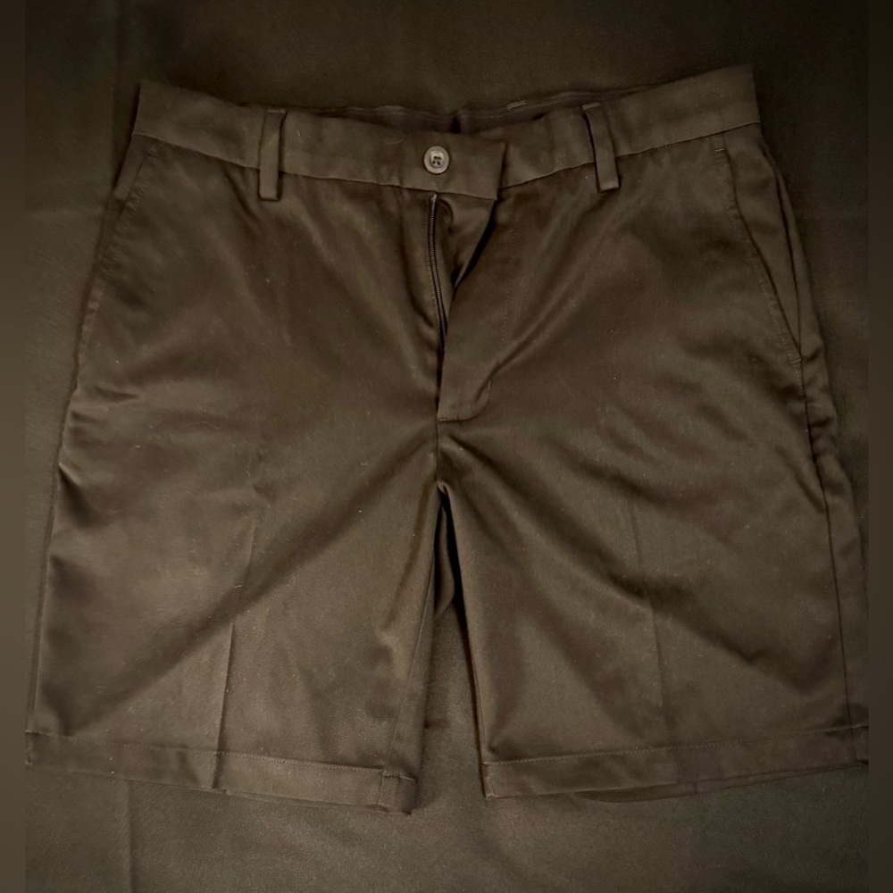 Amazon Essentials Men’s Slim Black Dress Shorts. Size 34.